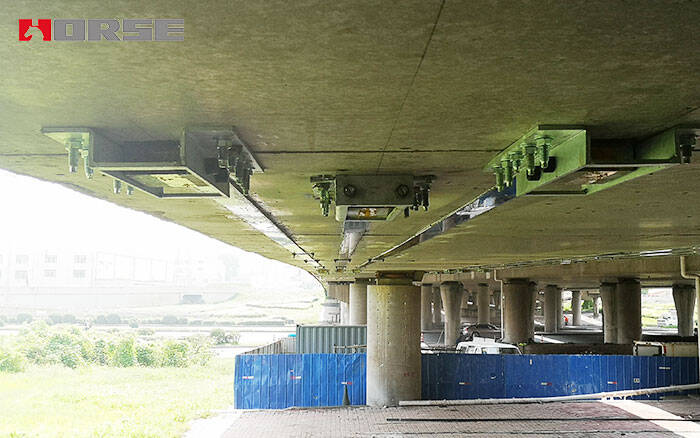 Concrete bridge strengthening by prestressing CFRP plate2