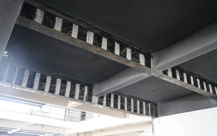 Carbon fiber sheets retrofitting concrete beams