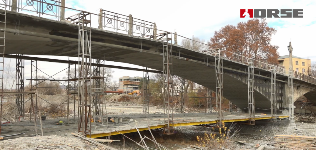 Reinforced Exposed Concrete Bridge With Carbon Fiber Laminate
