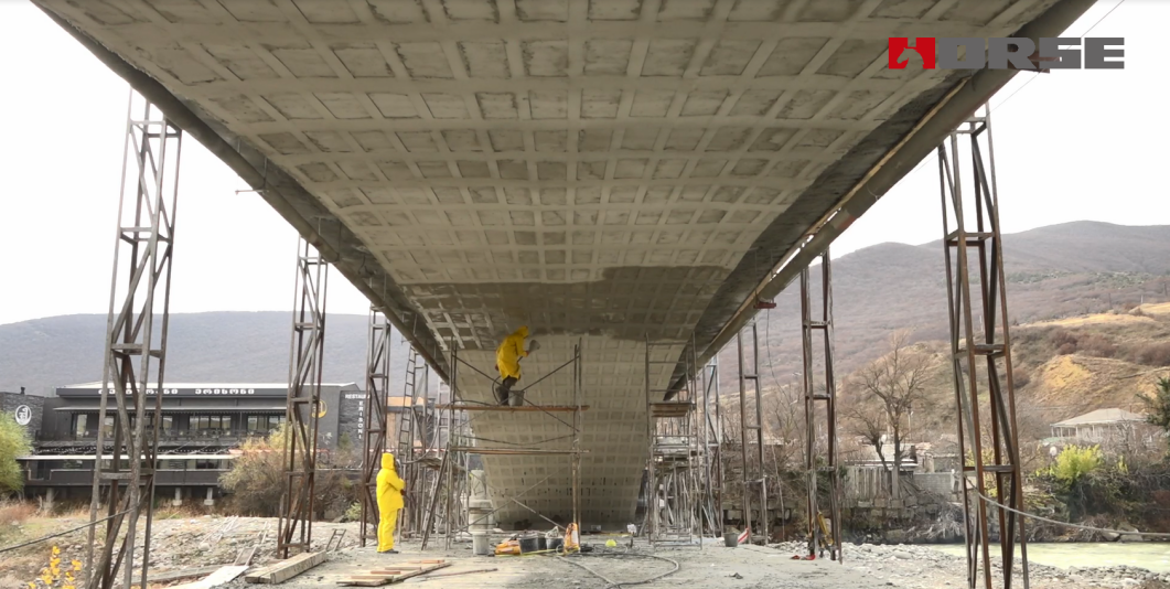 Reinforced Exposed Concrete Bridge With Carbon Fiber Laminate
