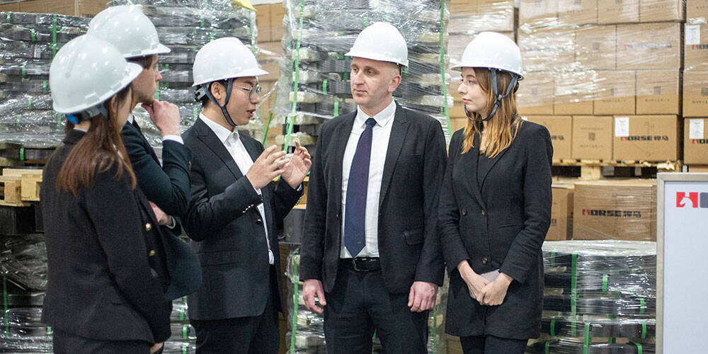 Seeking a Cost-effective & Stable Carbon Fiber Plate Supplier